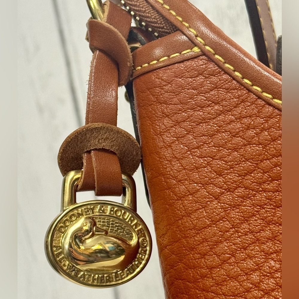 Vintage Dooney & Bourke 1980’s “British Tan”
 All Weather leather Small Hobo Bag - Picture 10 of 16